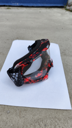 okuliare červeno čierno biele