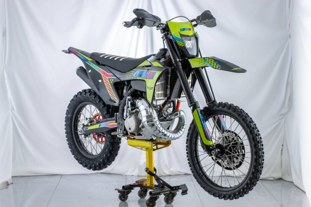 Enduro 250cc 2T Zuumav S8-MT250 + svetlomet